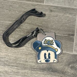 Disney Cruise Line Castaway
Club Cay Captain Mickey
Lanyard Silver Platinum